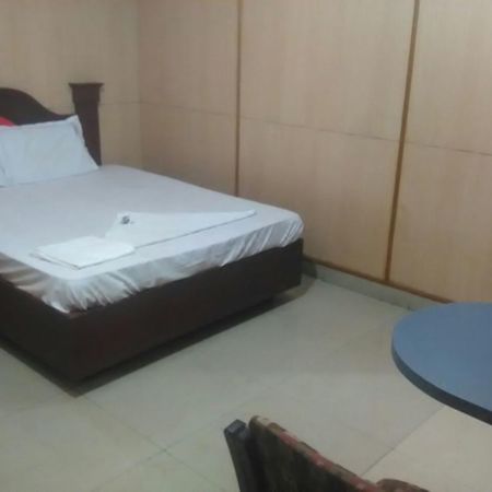 Hotel Priya Chengannur Экстерьер фото