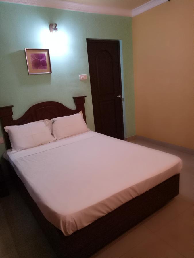 Hotel Priya Chengannur Экстерьер фото